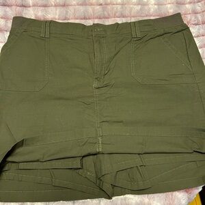 Skorts size 18 Green